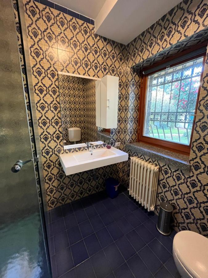 Bella Vita Guesthouse -Parcheggio Privato Interno Arona Exteriör bild