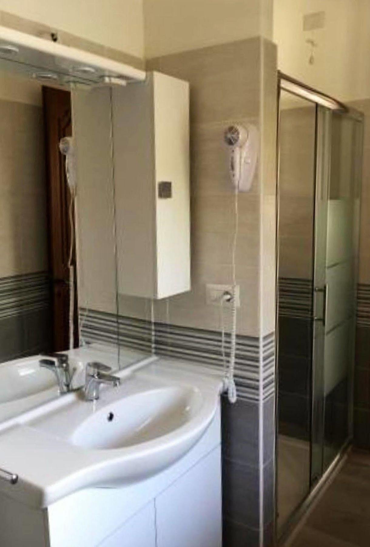Bella Vita Guesthouse -Parcheggio Privato Interno Arona Exteriör bild