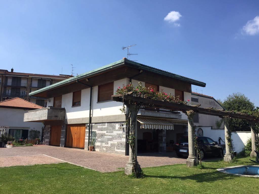 Bella Vita Guesthouse -Parcheggio Privato Interno Arona Exteriör bild